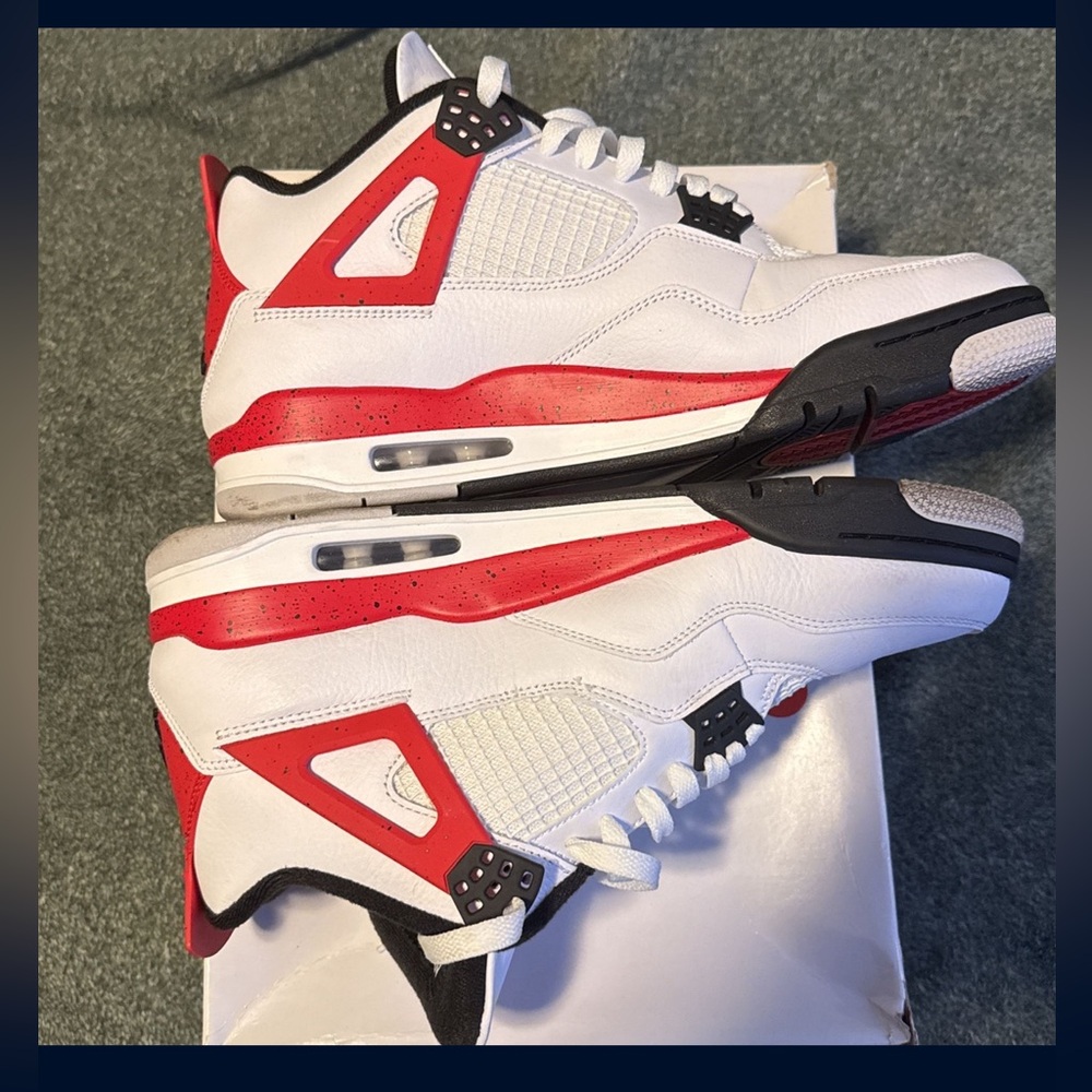 Jordan 4 red cements - Picture 2 of 3